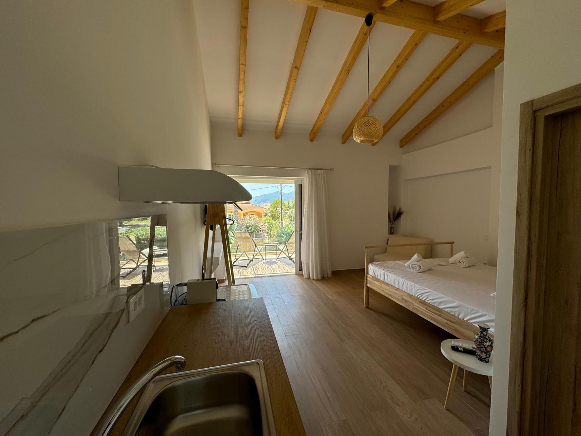 Nikludin Suites & Studios Laganas Exterior photo